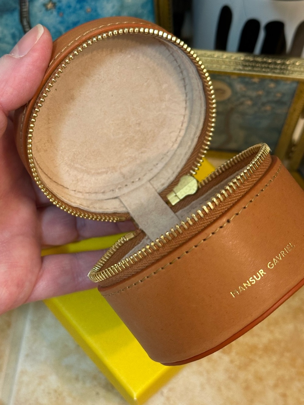 NWT Mansur Gavriel Round Leather Zip Jewelry Case Cammelo - Picture 6 of 8